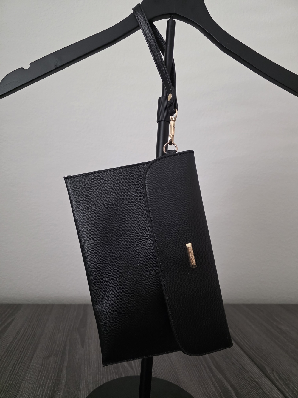 Elim & Paul: Black Clutch